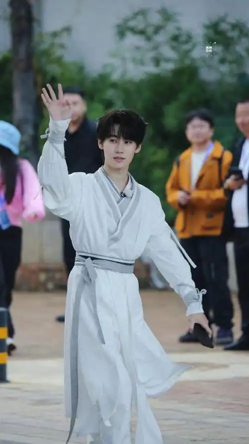 张真源奔跑吧##张真源奔跑吧古装路透