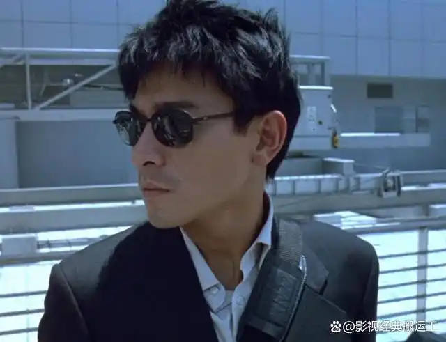 刘德华的暗战对刘德华来说是一部特殊意义的电影,第一次拿影帝,第一次