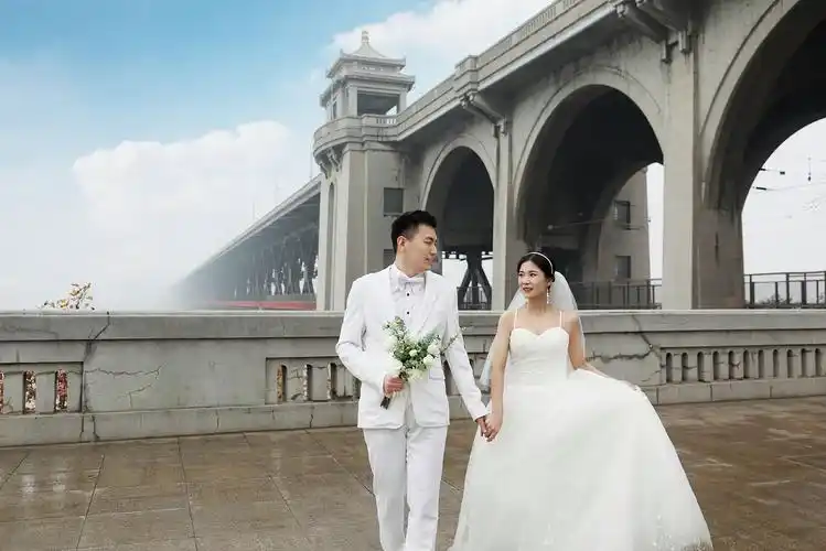武汉婚纱摄影视尚婚纱摄影娲格旅拍大桥婚纱照
