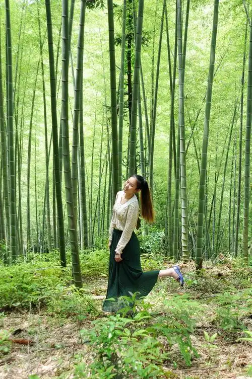 青青的竹林甜甜的笑