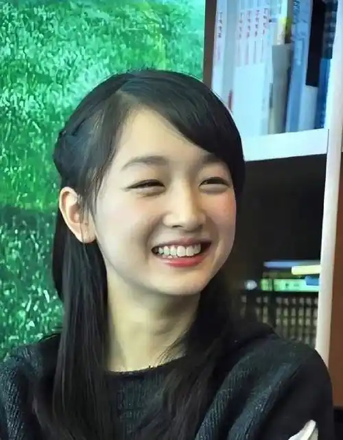 看完周冬雨高中时的照片,完全理解为何她被张艺谋相中了,_质疑_风格