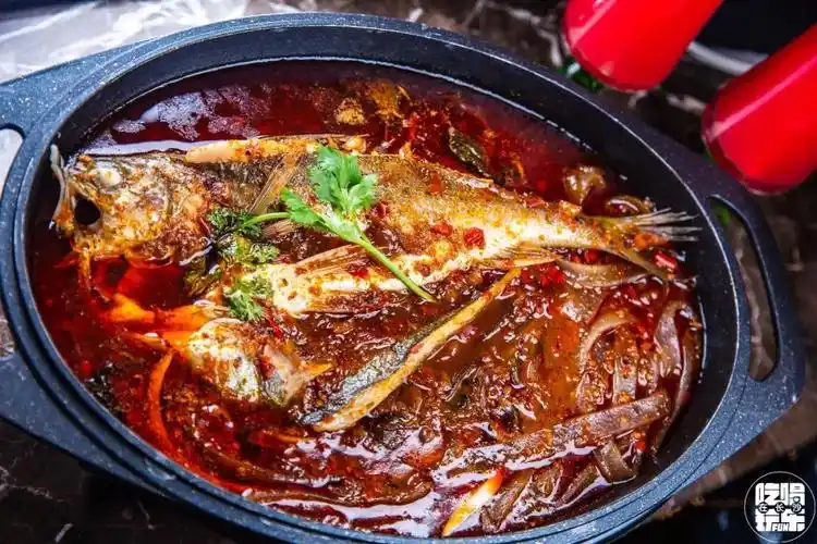 长沙这家湘菜馆天天排队,为了一道"小炒黄牛肉"门都挤爆了!