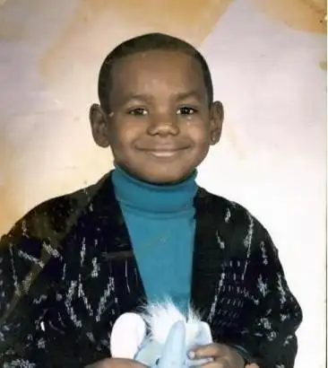 与小孩们一起打球科比童年萌照在此曝光nba球星小时候的各种萌照,他们