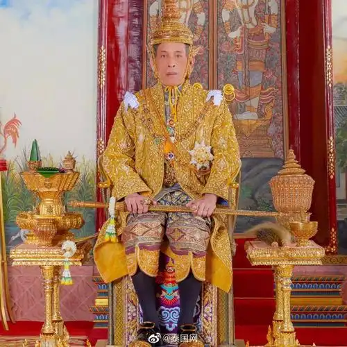 泰国国王服饰细节 fr.fb