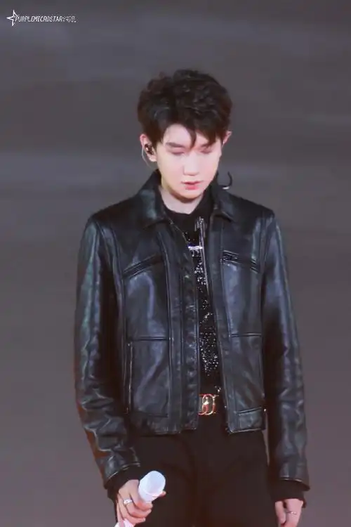 王源绿海##王源出席qq音乐巅峰盛典