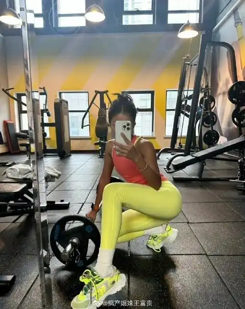 吉克隽逸健身房随拍