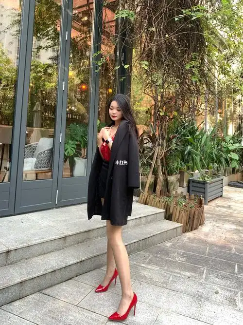 爱不释手的红色高跟鞋