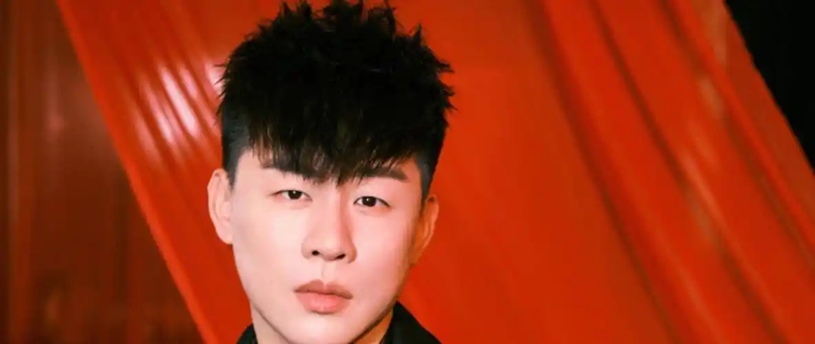 胡彦斌被曝恋情仅一天,男方就被扒的底朝天,造假学历只是冰山一角