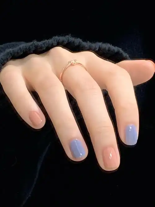 简约ins粉蓝跳色显白美甲