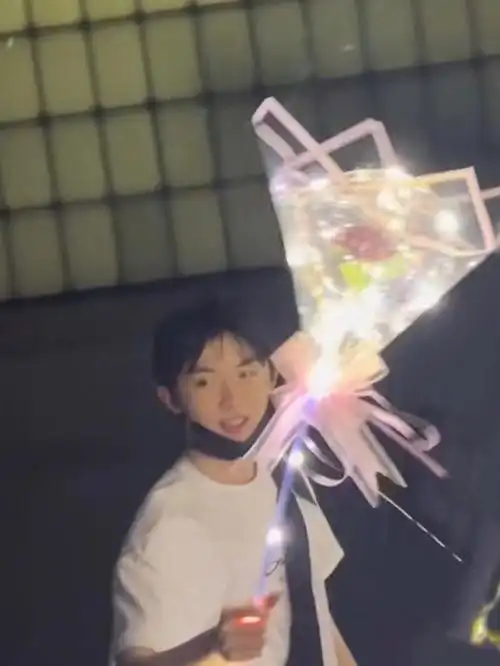 马嘉祺氛围感之神#时代少年团马嘉祺  #朋友圈背景图