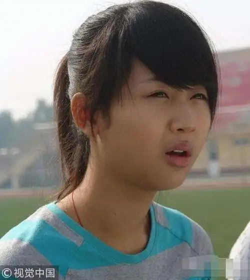 觉得杨紫是路人里的小美女的不是被小时候的她洗脑了,就是被整容后的