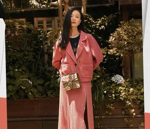 32岁倪妮气质轻熟,机场街拍教科书式穿搭学起来!