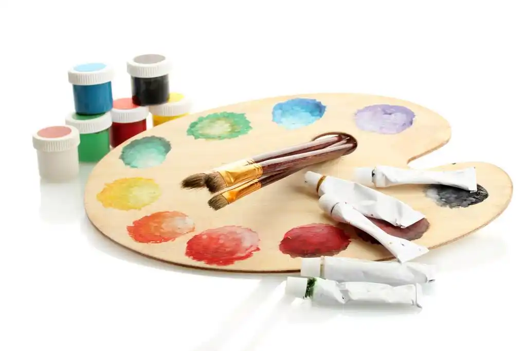 用涂料和刷上白色孤立木艺术调色板