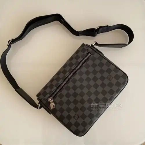 lv路易威登男士邮差包 lv男包district棋盘格斜挎包n42710_2