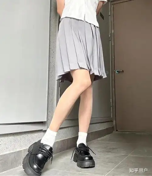 为什么街上很多女生会穿两双袜子