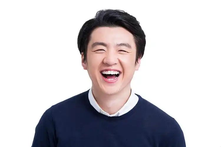 开心的年轻男子图片下载