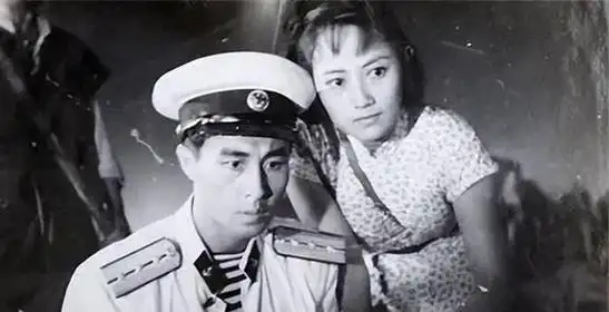 王心刚在文工团时期就已经认识了他的妻子杨昭彩