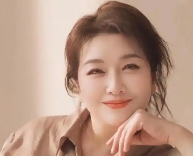 江珊:一个多才多艺的艺术家江珊,许多人是通过影视作品认识她的,但她