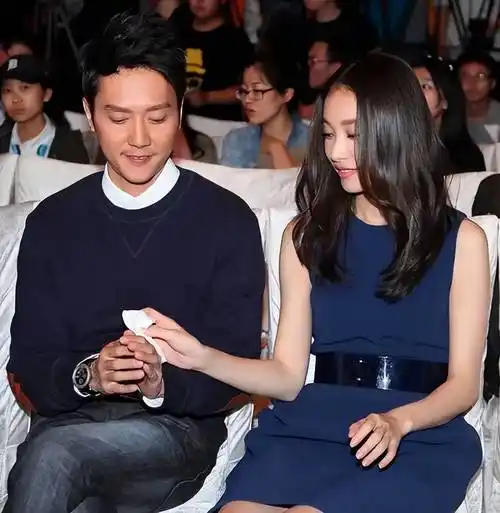 处于事业顶峰的倪妮显然并没有快速走出舒适区,她将身边的男友换了一