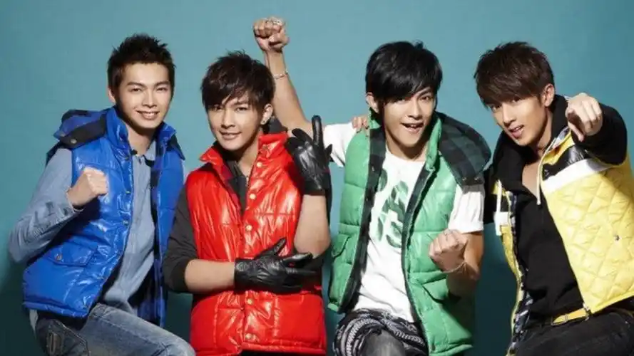 破防了?炎亚纶回应汪东城报道,多次留言阴阳怪气怼网友