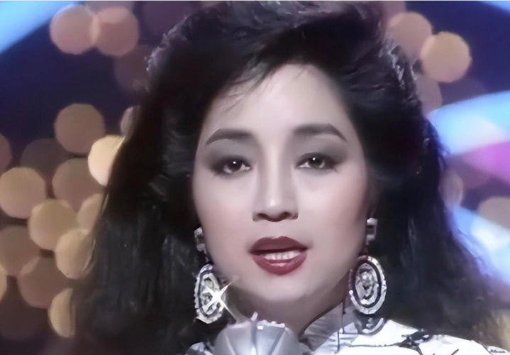 徐小凤:连开43场演唱会,春晚为她破例,如今75岁无夫无子_音乐_香港
