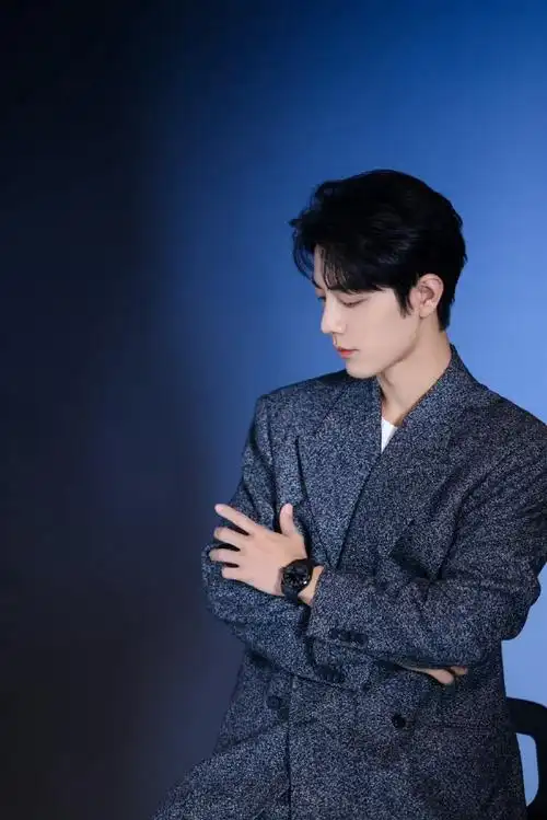 肖战工作室九宫格营业#一大早就被肖战的九宫格帅醒了,营业得刚刚好