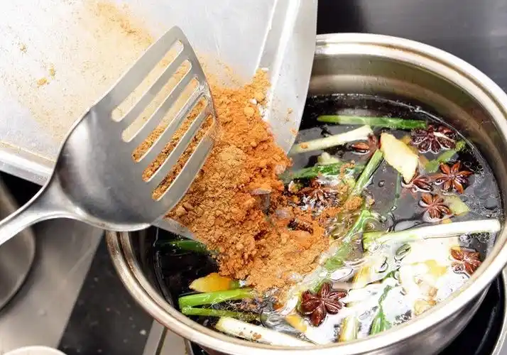 如何制作酱香味的卤汁