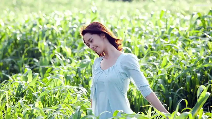 women outdoors,asian,dress,smiling,field,nature,壁纸,高清壁纸