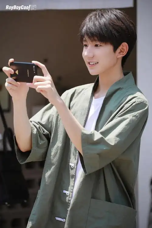 王源2022时和岁暖