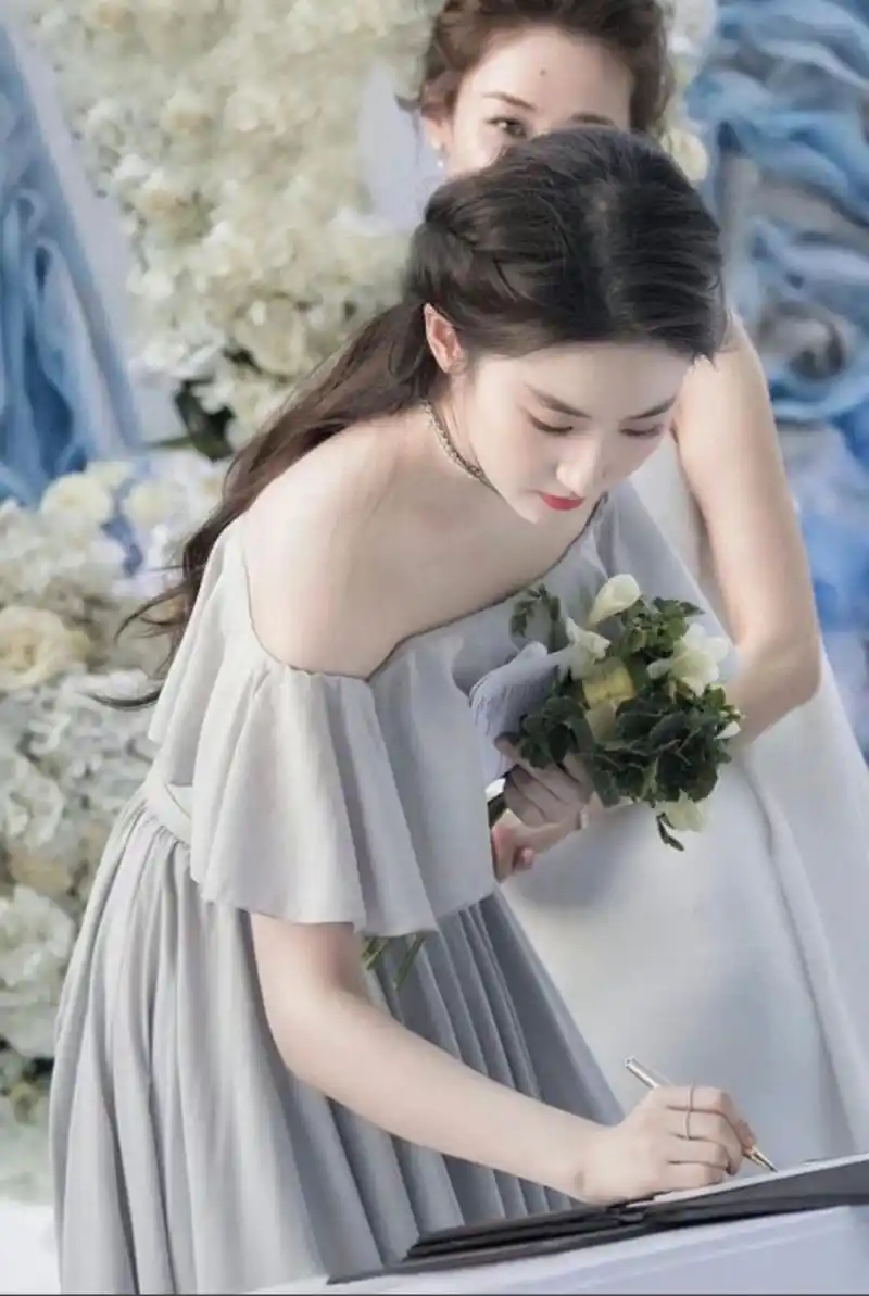说刘亦菲是伴娘天花板,没意见吧?