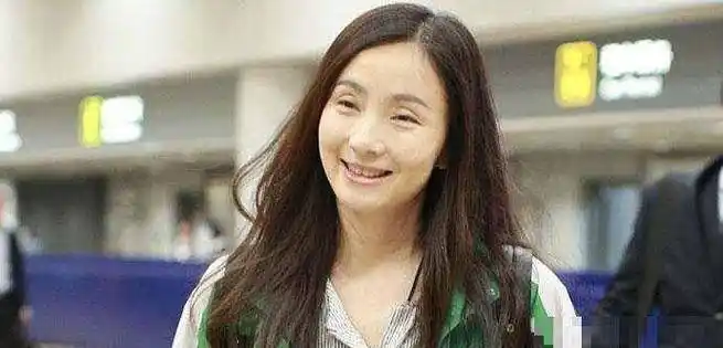 原创原创48岁小陶虹素颜太真实脸部浮肿皮肤下垂网友一看就没少保养