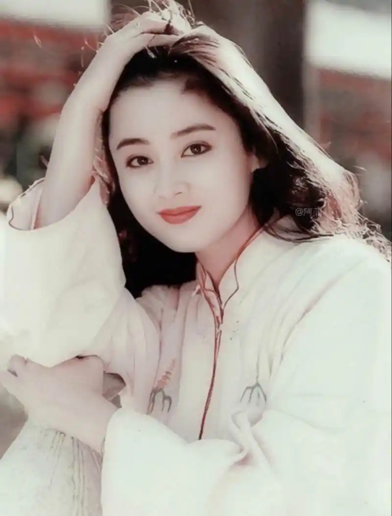 逼宫倪萍,打脸成龙踢杨幂出京圈,"知三当三"的陈红凭什么?