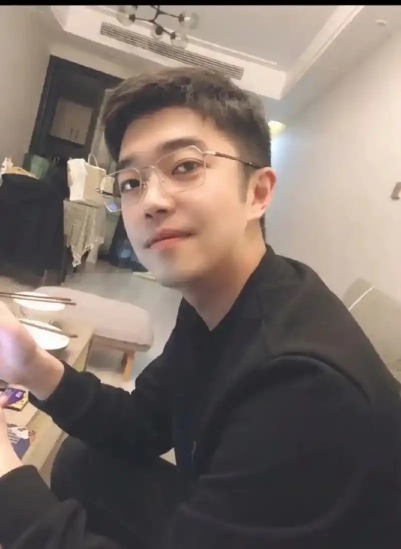 单位25岁帅气小伙无人追,只能说现在的女生太过于现实!