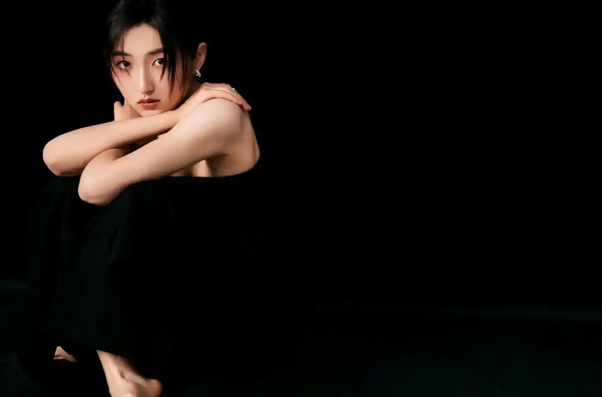 张子枫  凭借《我的姐姐》入围本届华表奖优秀女演员并刷新最年轻提名