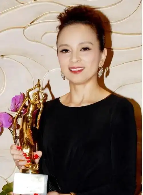 庞好:父亲是与王心刚齐名的庞学勤,娶演员东方闻樱,幸福美满