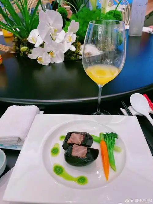 来自37哉的杭州新侨饭店,130年的苏州南园宾馆,72年的绍兴咸亨酒店三