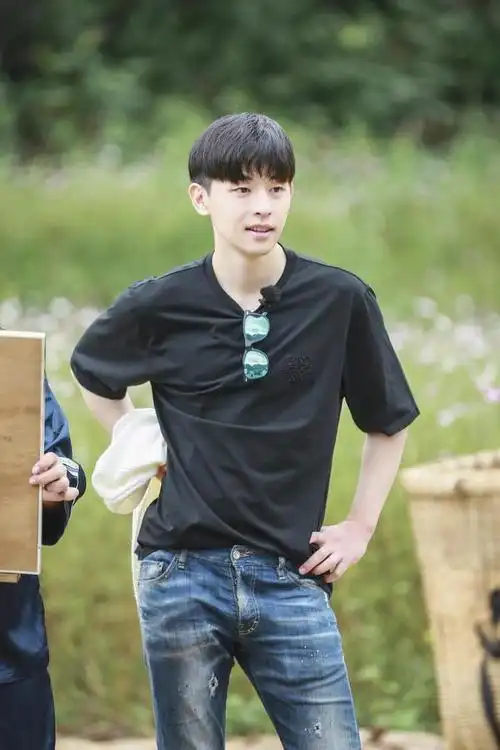 如果邓伦真的选择彻底退圈,那么被大家遗忘只是时间问题.