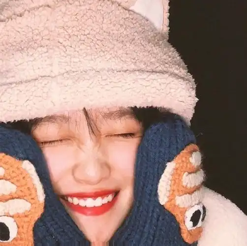 有没有爱笑女生真人头像最好是高清无水印的