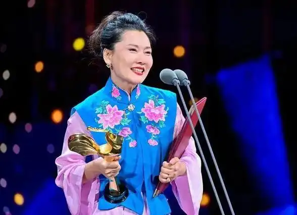 征服娱乐圈靠实力 何赛飞凭借电影《追月》获得金鸡奖最佳女主角