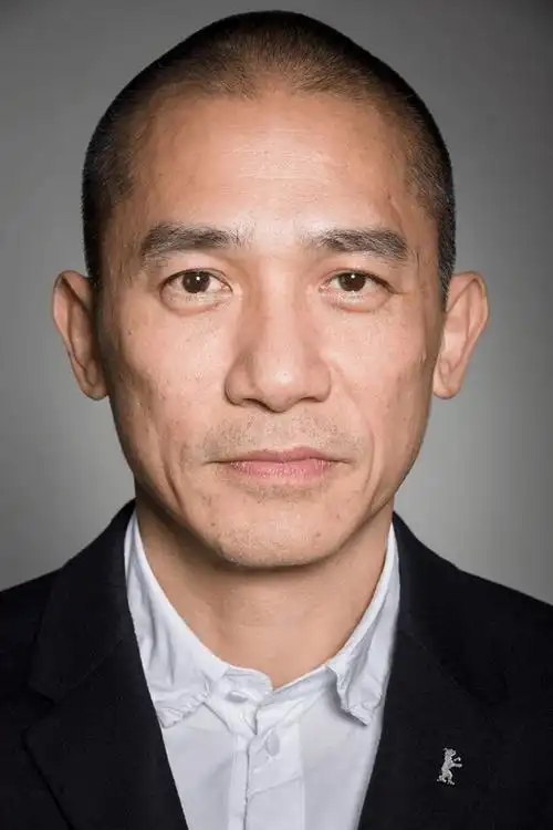 如今梁朝伟发际线高得特别明显,还异常稀松,剃了寸头几乎见光.