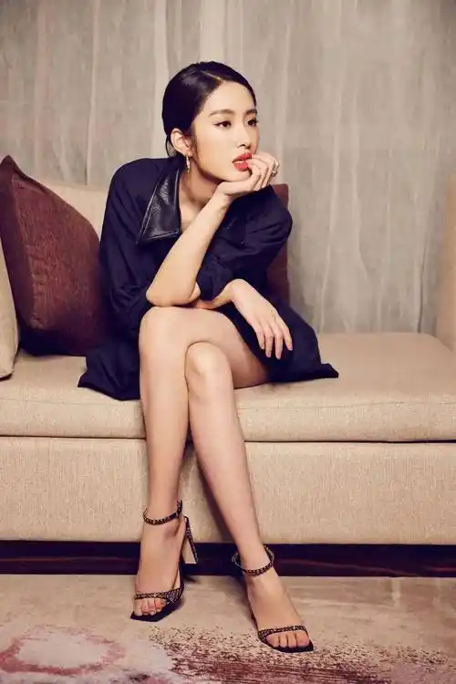 湖北美女杨采钰惊艳美照_生活_新剧_孩子