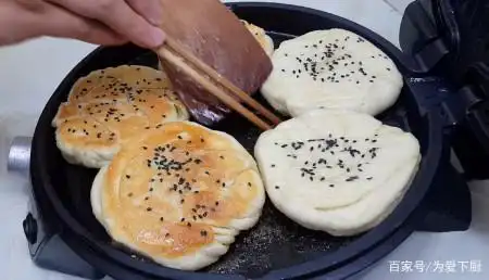 烧饼这样做才好吃,扭一扭烙一烙,外焦里软不油腻,比面饼还暄软