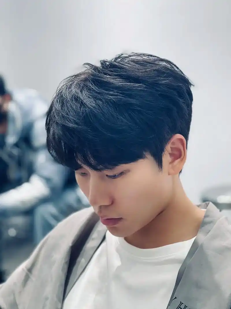 韩式微分碎盖.2023年发型流行的趋势m少年感碎盖男生发型 - 抖音