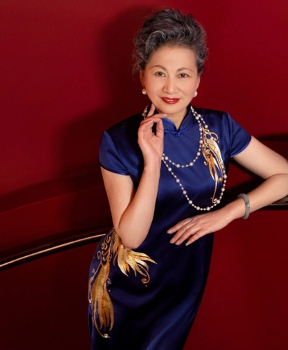 女人要优雅老去祖孙三代婚礼上同穿旗袍白发外婆比新娘更抢镜