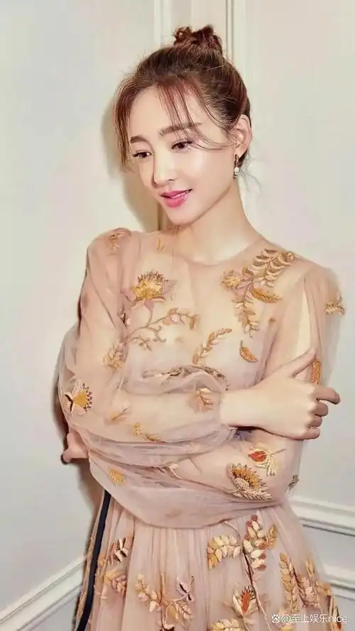 王丽坤15岁出道影视,21岁拍摄风月片火遍全网,如今34