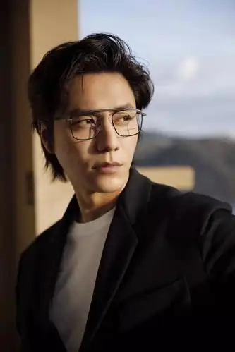 十年长发造型娱乐圈独一份神仙气质,这样的陈坤一辈子也看不腻