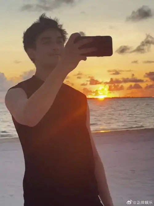 吴磊冲浪身材##吴磊旅行碎片