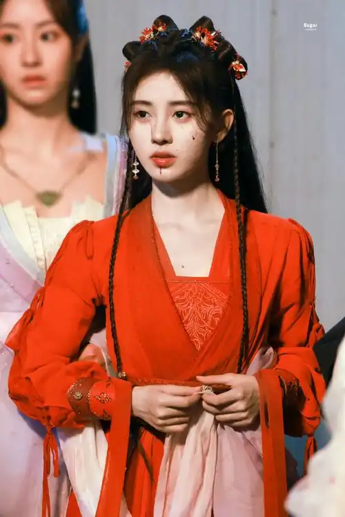 鞠婧祎仙剑四红衣战损妆##鞠婧祎仙剑四杀青饭拍路透