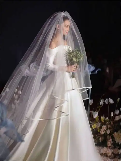 张馨予晒结婚照,伴娘吐槽,新郎上镜率比不上伴娘