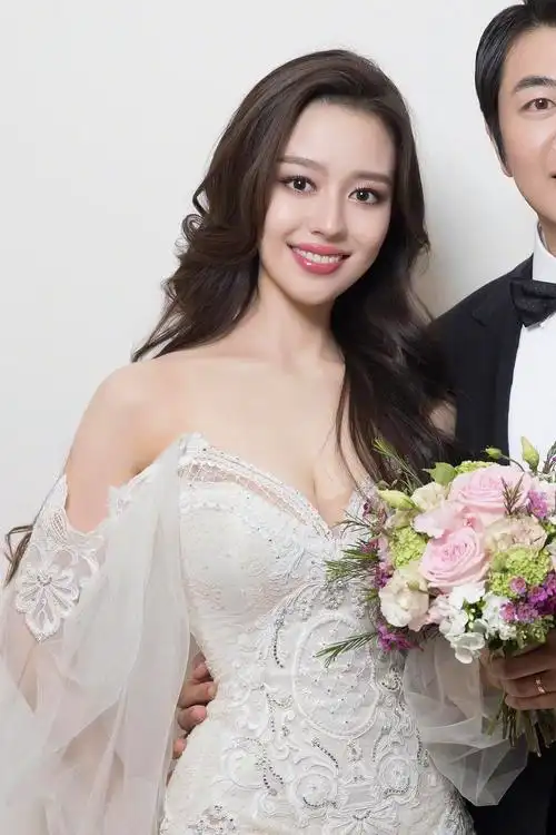 【新增旧照】哇!你们看到钢琴家郎朗公开结婚照了.